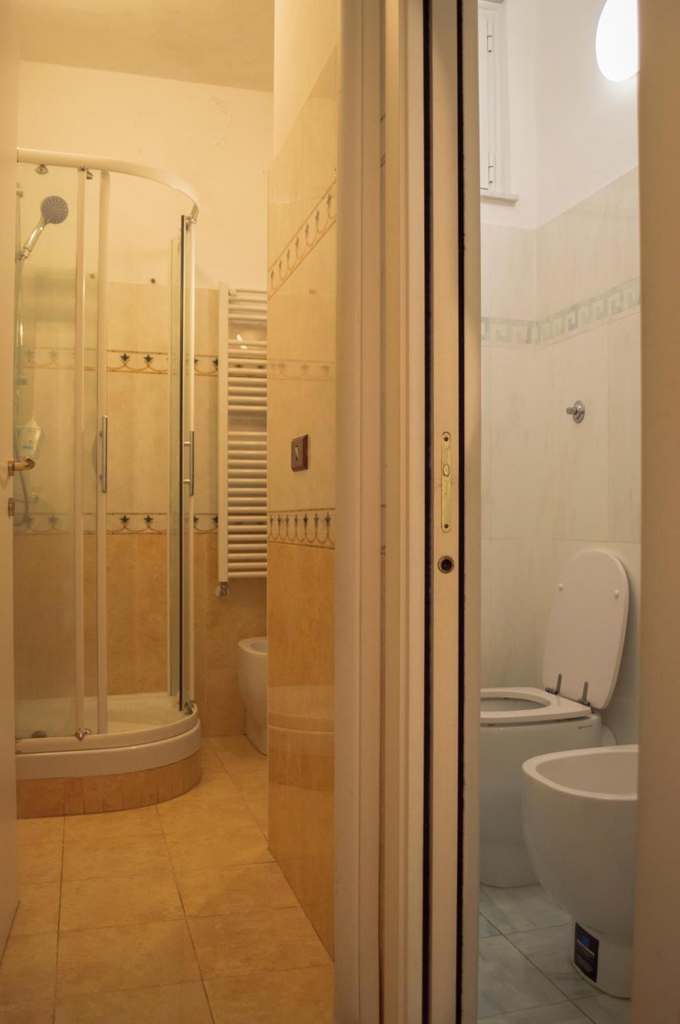 Ostellin Genova Hostel ภายนอก รูปภาพ
